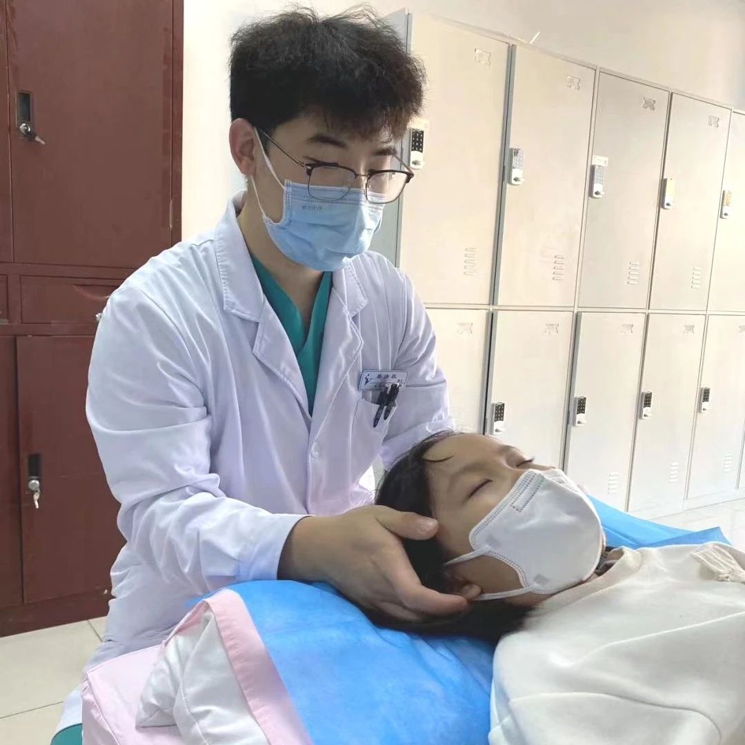 【新闻导航】中医科开展小儿推拿，面对严冬不再愁